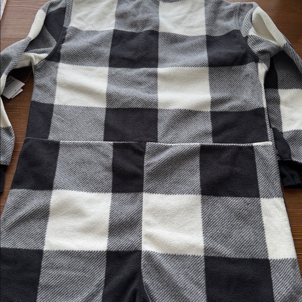Old Navy Fleece Henley Pajama Romper -- 3.5-inch inseam - Picture 6 of 6